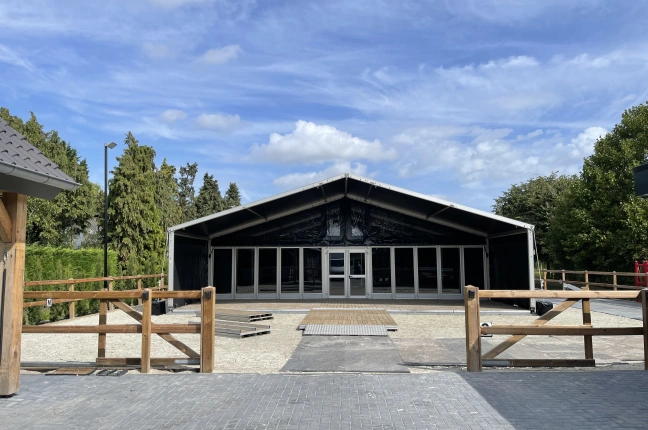 Wilt u een zwarte tent huren ?