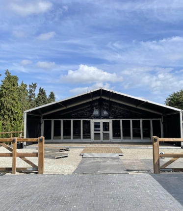 Wilt u een zwarte tent huren ?