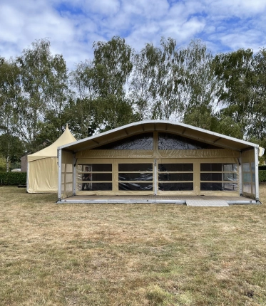 Wilt u een zandkleurige tent huren ?