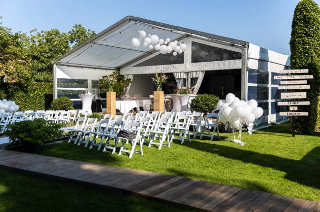 Wilt u een luxe witte tent huren voor uw bruiloft ?