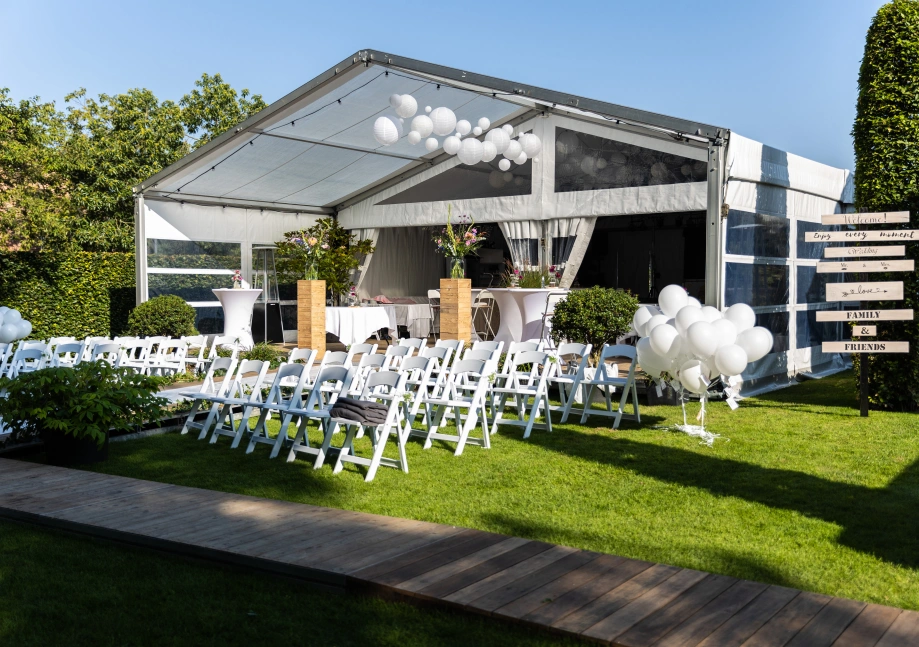 Wilt u een luxe witte tent huren voor uw bruiloft ?