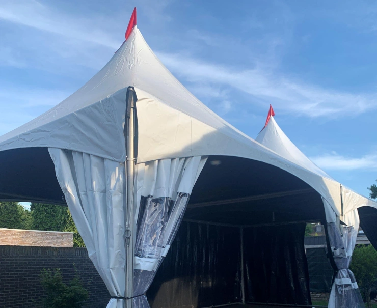 Pagodetent Black & White